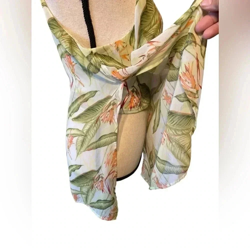 BCBG flowey top. Vacation summer tropical beach sexy​ - Picture 4 of 9